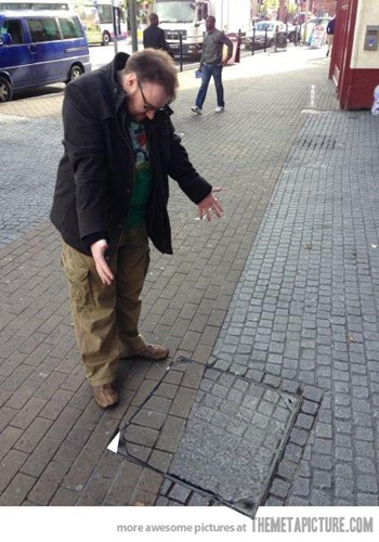 funny-OCD-person-sidewalk-2