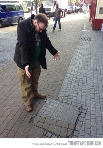 funny-OCD-person-sidewalk